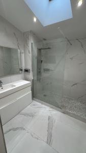 Cosy F2 à Saint Maur des Fossés - 3hvězdičkové hotely ve městě Saint-Maur-des-Fossés