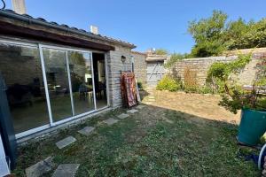 Maisons de vacances Charming house with garden in Ars-en-Re : Maison de Vacances