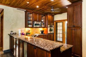 Sunset view roof terrace, steps to the beach!