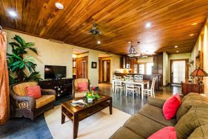 Sunset view roof terrace, steps to the beach!