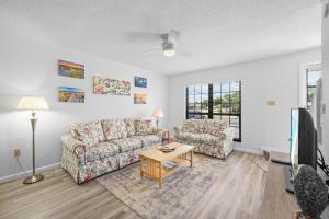 Cozy townhouse centrally located on the island