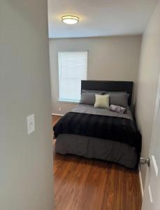 3 bedroom, 2 beds near capitol