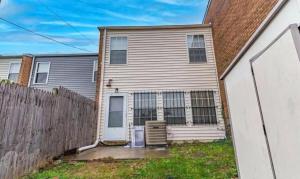 3 bedroom, 2 beds near capitol