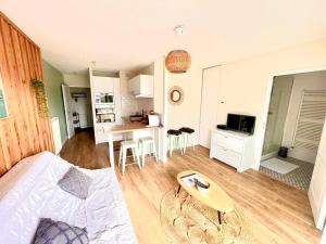 Appartements Joli studio, bassin d-Arcachon, parking prive, balcon : photos des chambres