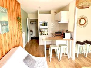 Appartements Joli studio, bassin d-Arcachon, parking prive, balcon : photos des chambres