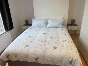 Ilford - Elizabeth Line 3 bedrooms Garden home