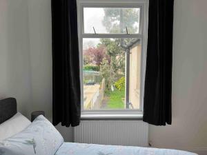 Ilford - Elizabeth Line 3 bedrooms Garden home