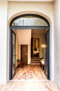 Crisol - Frente a la Parroquia de San Miguel Arcángel