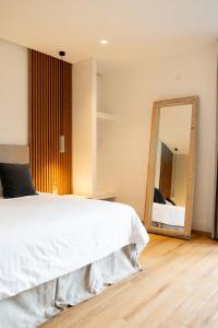 Crisol - Frente a la Parroquia de San Miguel Arcángel