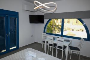 Castle & Sea, Platanos Retreat