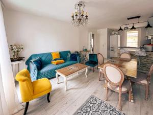 Cosy Stay with Balcony Near the Beach