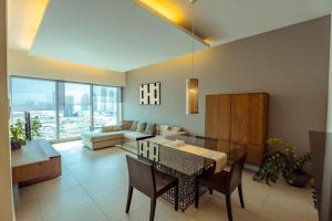 Stylish 1BR Sleeps 4 Gate Tower, Reem Island