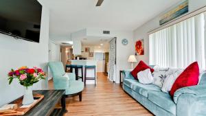 Very Close To IMG Academy, Beaches, Restaurants