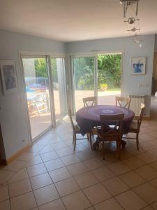 Villa avec jardin et piscine 3 minutes de la Rochelle