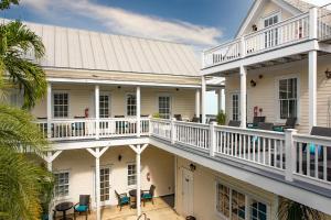 CLARO at Azul Mansion Key West