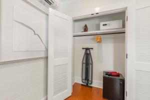 HONEY at Scarlet Mango Inn Key West