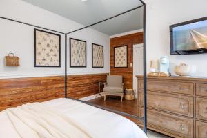 THE TRUMAN ROOM at Inn on Fleming Key West!