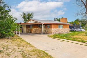 Cozy Home w Patio 24 Miles to Carlsbad Caverns NP