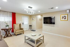 Cozy Home w Patio 24 Miles to Carlsbad Caverns NP