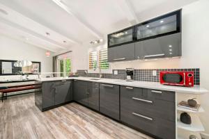 The Foundry Escape - Hot Tub, Bikes & Game Room