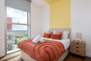 Vibrant Central 2BR Free Parking Long Stays