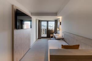 Victoria Hotel & Residence