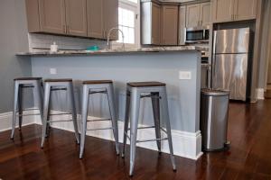 St Philip Gem 5 Bed-5 Bath Steps to FQ - Monthly