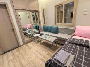 Comfy Studio Stanley, Alexandria