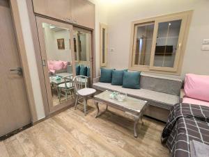 Comfy Studio Stanley, Alexandria