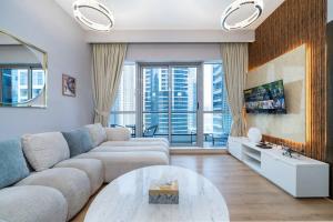 Upgraded Bay Central 1 Bed - Marina and Pool View