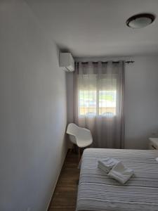 1 Bed Flat - Sleeps 2 - Parking - Wifi