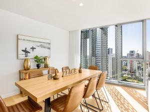 Luxe Broadbeach Escape 4BR with Ocean Views and Pool