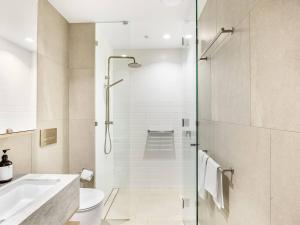 Luxe Broadbeach Escape 4BR with Ocean Views and Pool