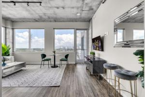 Tropicana Field 1 Bed in Downtown With Free Parking