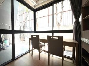 BTS Thong Lor Downtown Low-rise Large Studio #Private Courtyard Super Large Pool