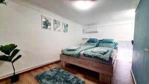 2 separate bedrooms and living room fully equipped with AC