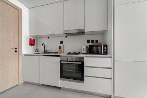 VayK - Contemporary and Cozy Studio in JVC