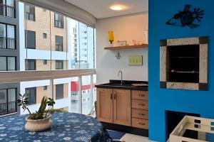 CURTA! |133| Varanda Gourmet | 3 Q. | Perto Praia