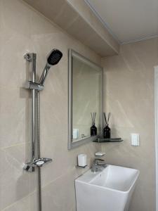 A spacious two-room accommodation near Gangnam