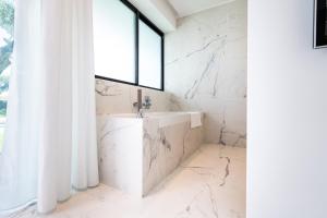 Villa Loasis, piscine intérieur, extérieur sauna, cinéma