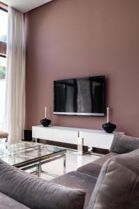 Villa Loasis, piscine intérieur, extérieur sauna, cinéma