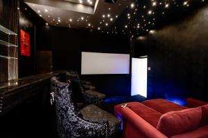 Villa Loasis, piscine intérieur, extérieur sauna, cinéma