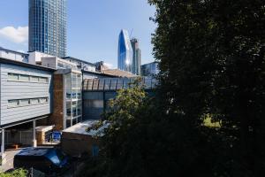 Londons Great Escape 2 Bed Flat