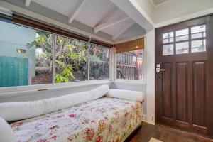 3BRB with Bonus Bedroom, Hot Tub, Tropical Oasis