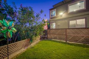 3BRB with Bonus Bedroom, Hot Tub, Tropical Oasis