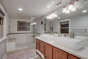 3BRB with Bonus Bedroom, Hot Tub, Tropical Oasis