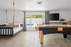 Pool Fire PitOutdoor BarGame Room Sleeps 14