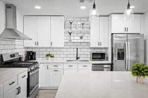 Pool Fire PitOutdoor BarGame Room Sleeps 14