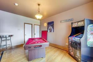 Game Room and Deck Family Home in Chicago Area!