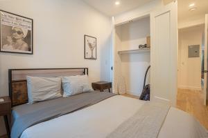 Modern 2BR plus Basement Brooklyn Stay and Backyard